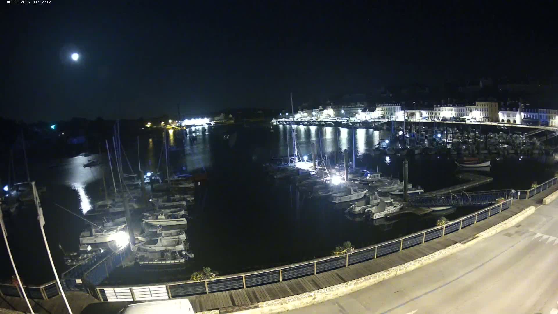 Audierne  Port - Marine  & City View Live Cam - Quimper, Finistere, Bretagne, France