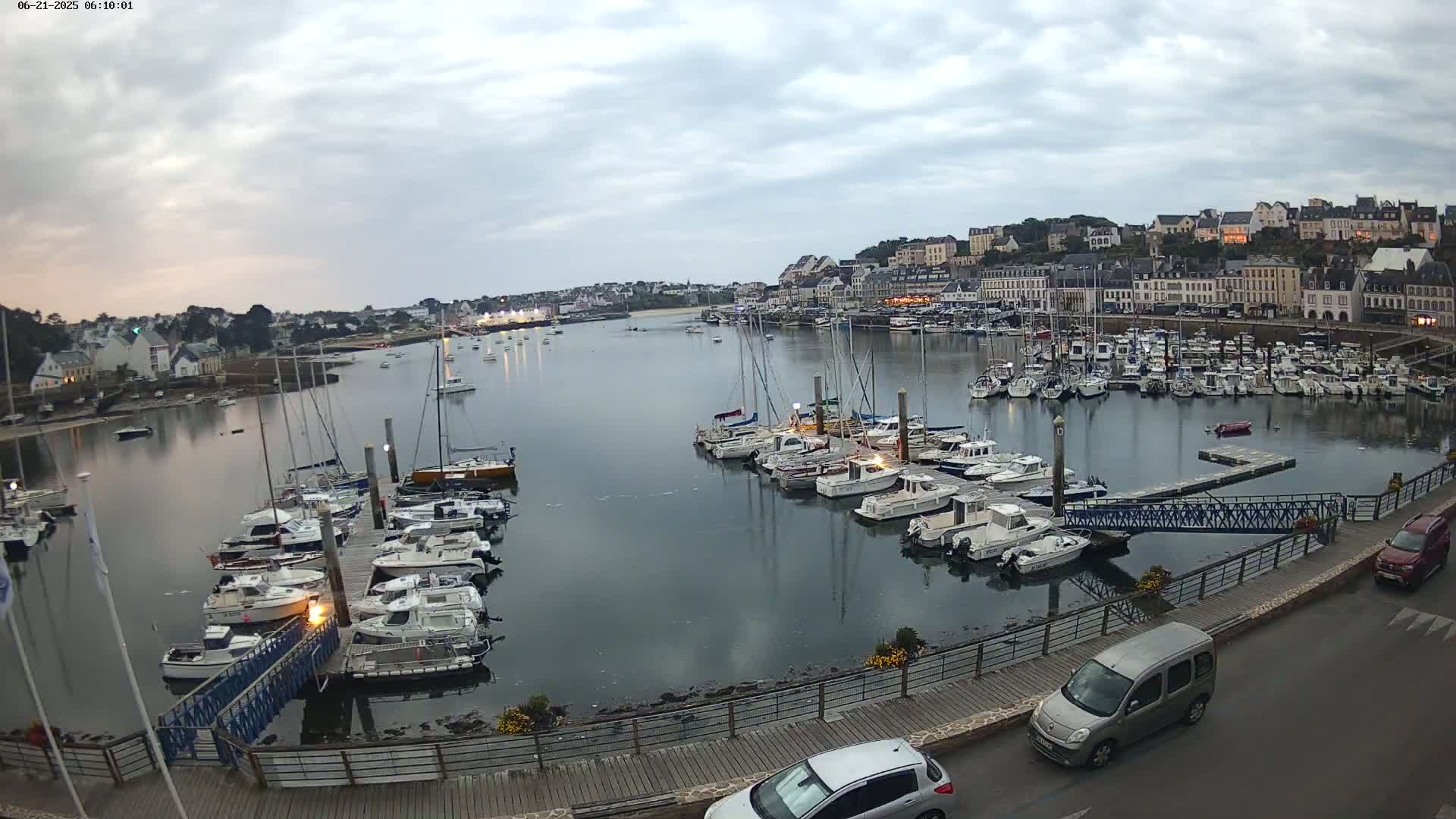 Audierne  Port - Marine  & City View Live Cam - Quimper, Finistere, Bretagne, France