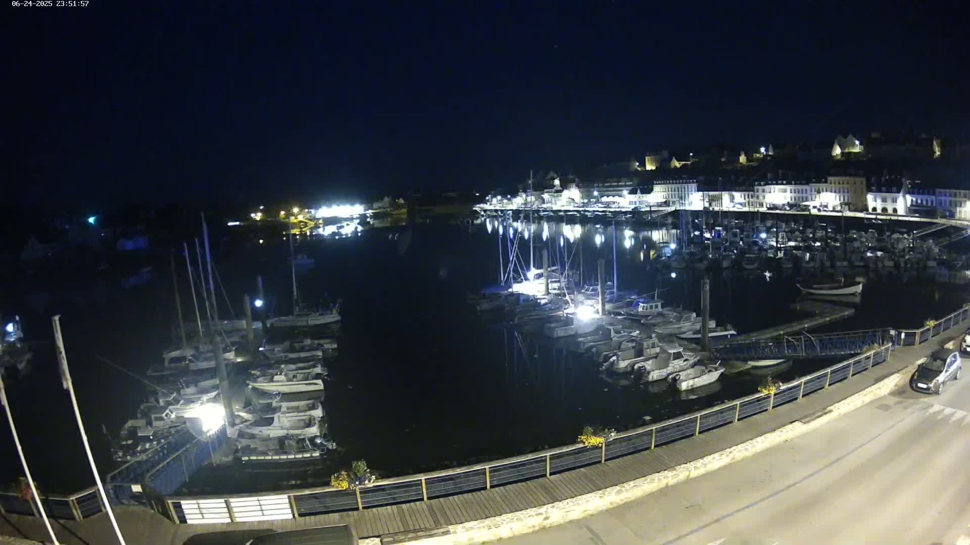 Audierne  Port - Marine  & City View Live Cam - Quimper, Finistere, Bretagne, France
