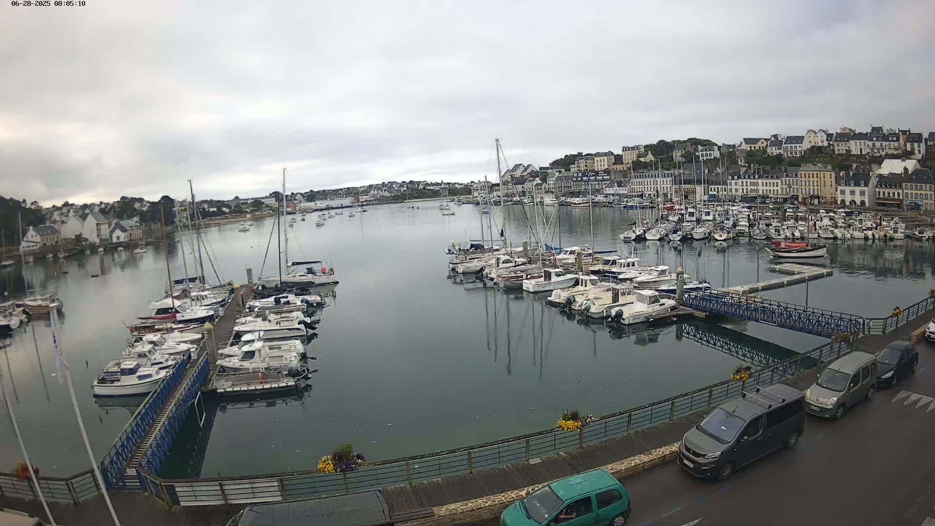 Audierne  Port - Marine  & City View Live Cam - Quimper, Finistere, Bretagne, France