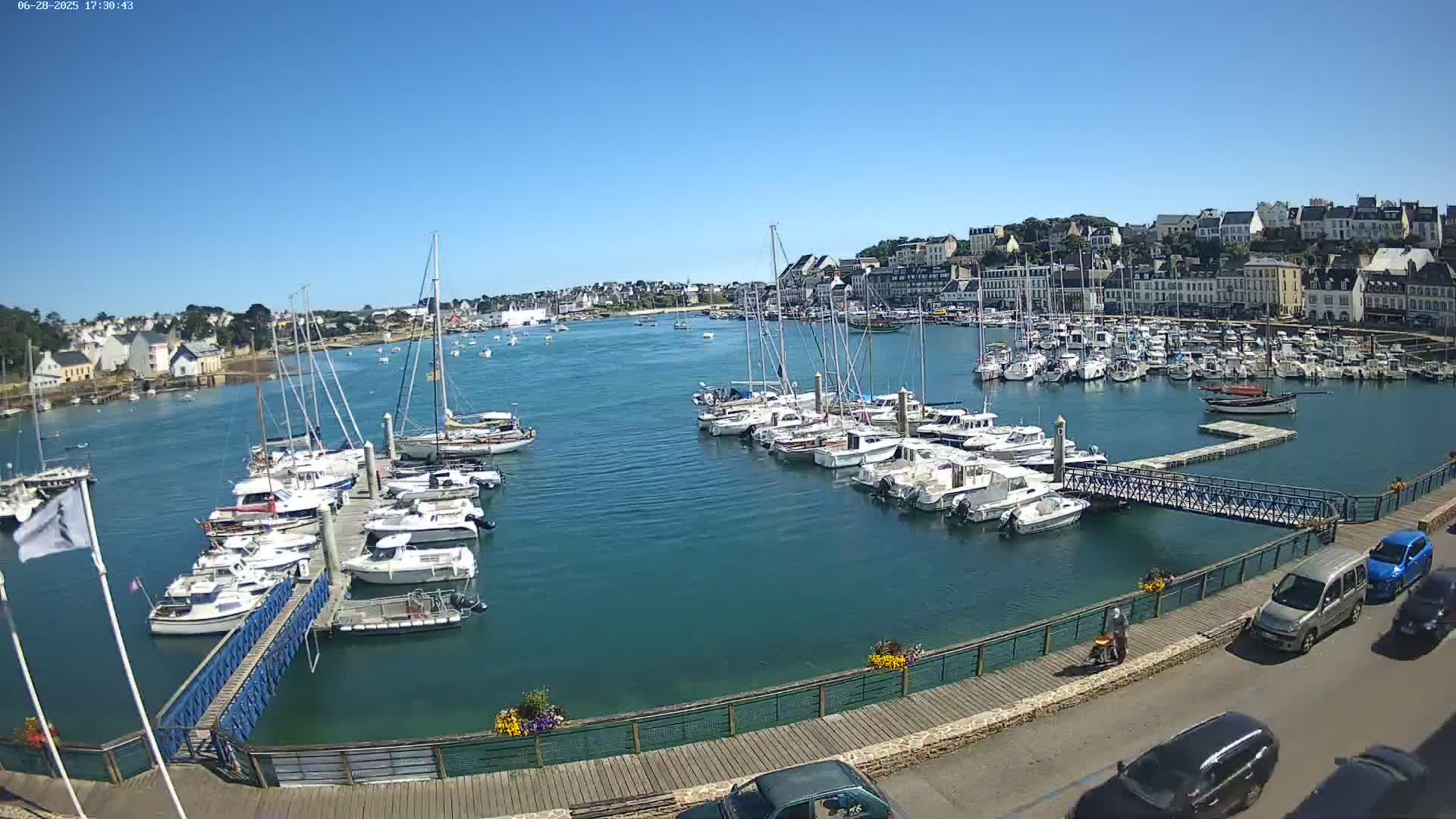 Audierne  Port - Marine  & City View Live Cam - Quimper, Finistere, Bretagne, France