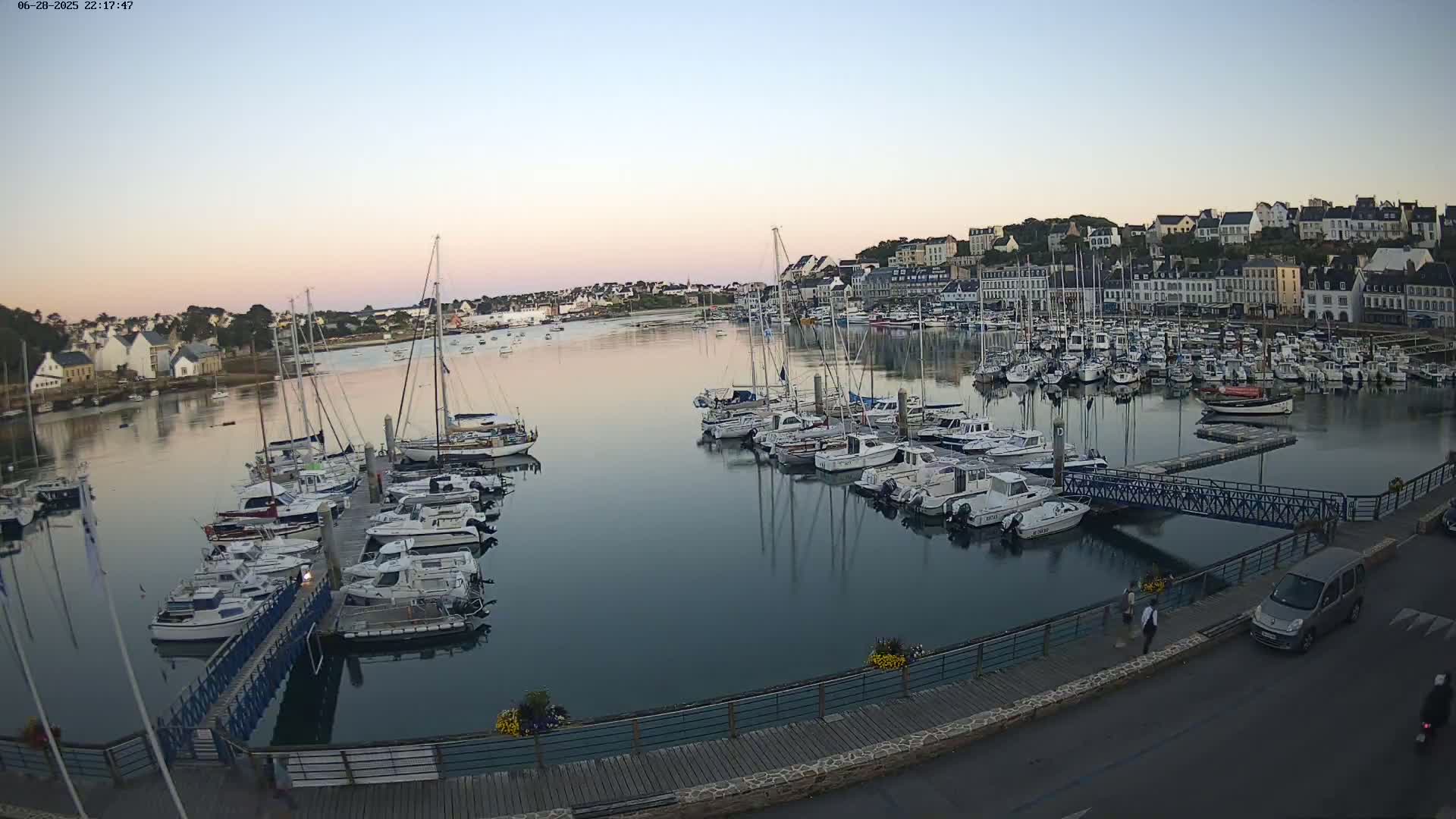 Audierne  Port - Marine  & City View Live Cam - Quimper, Finistere, Bretagne, France