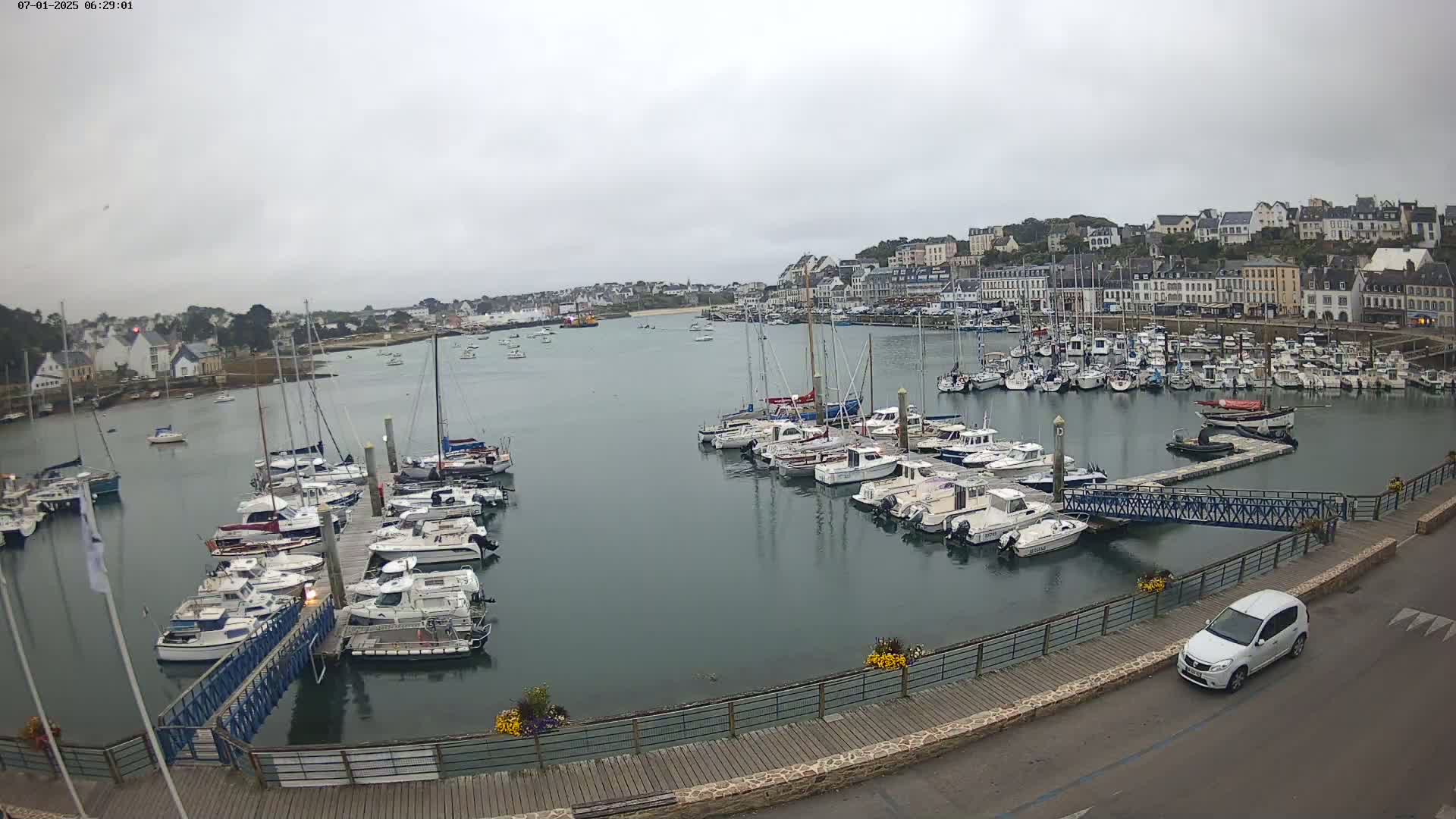 Audierne  Port - Marine  & City View Live Cam - Quimper, Finistere, Bretagne, France