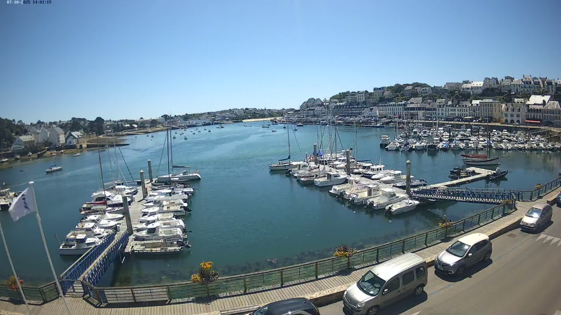 Audierne  Port - Marine  & City View Live Cam - Quimper, Finistere, Bretagne, France