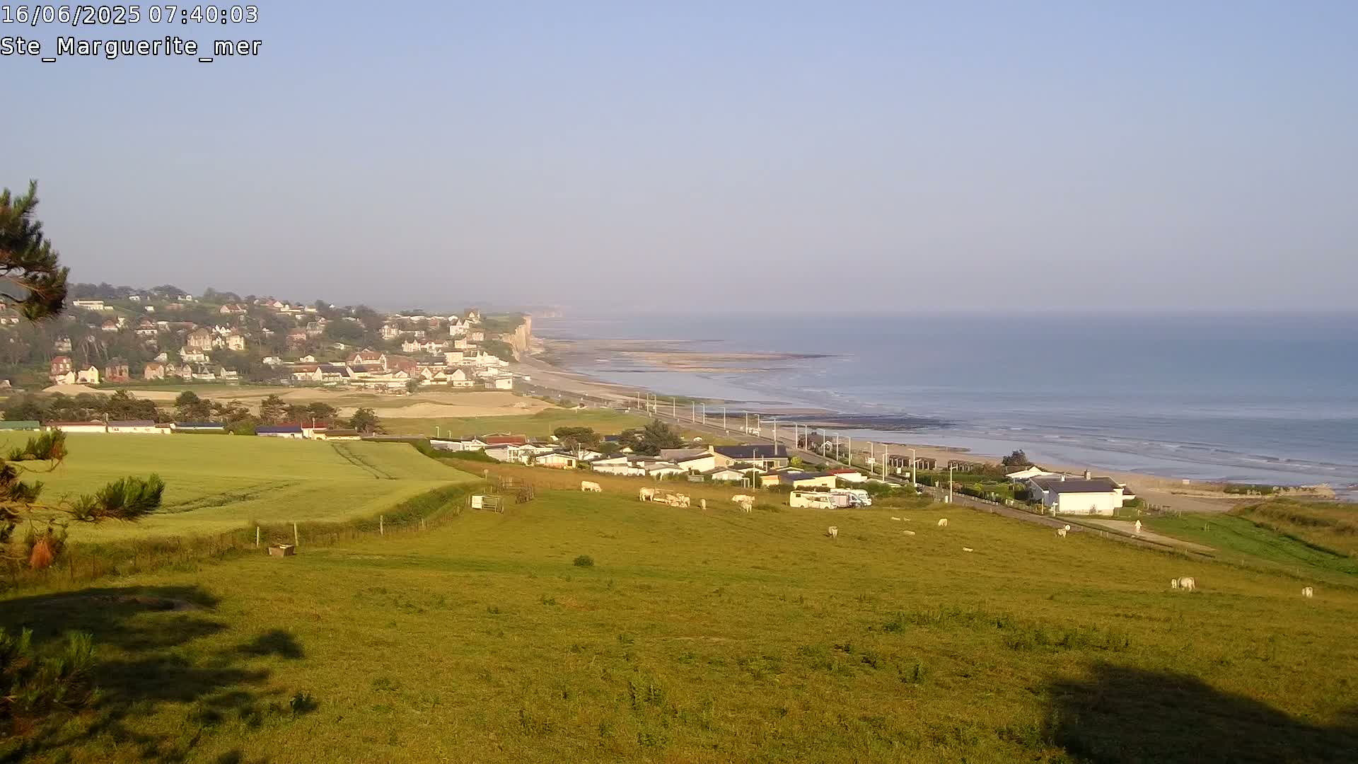 Sainte-Marguerite-sur-Mer City & Coast Skyline Live Cam - Dieppe, Seine-Maritime, Normandie, France 