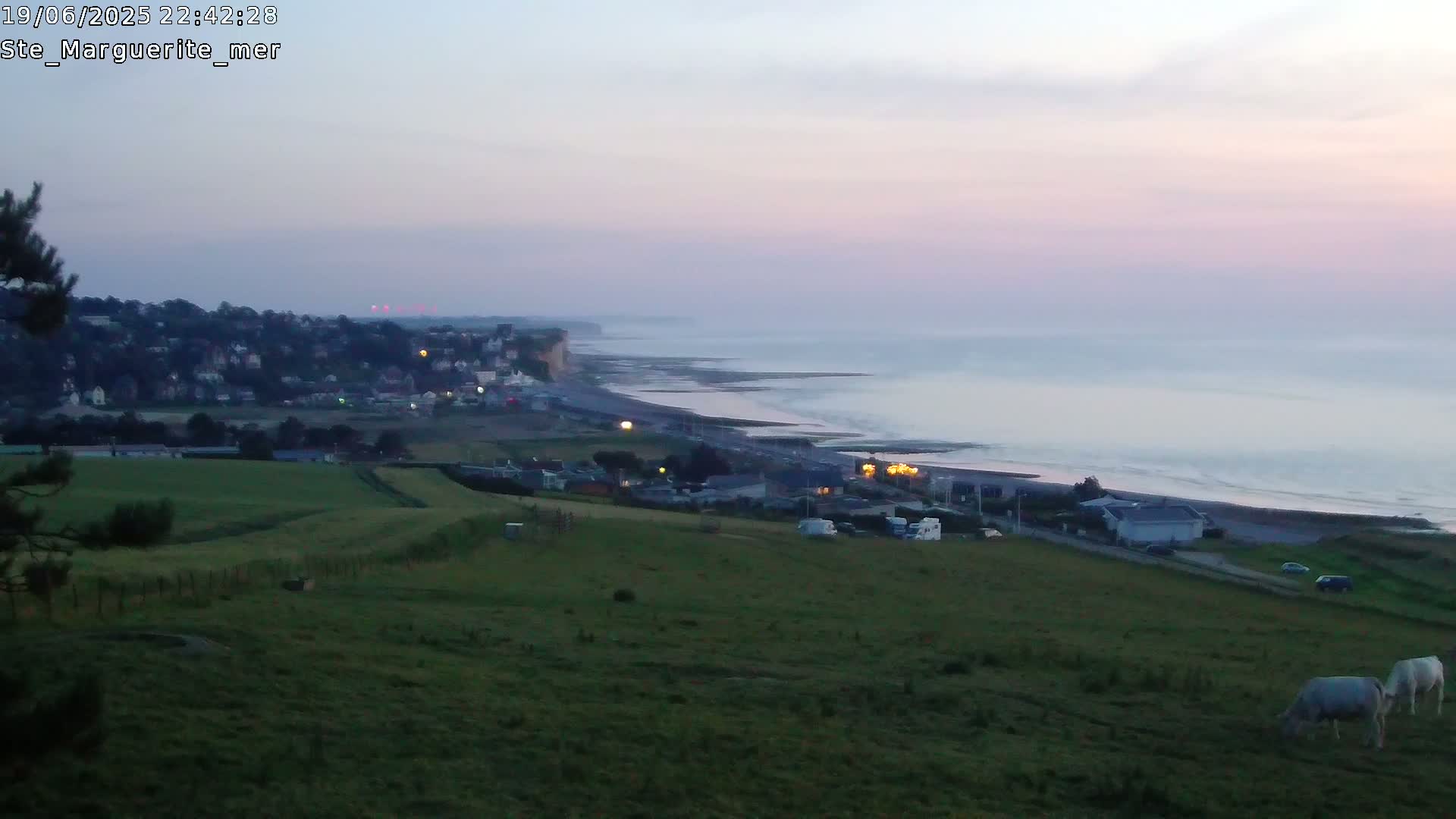 Sainte-Marguerite-sur-Mer City & Coast Skyline Live Cam - Dieppe, Seine-Maritime, Normandie, France 