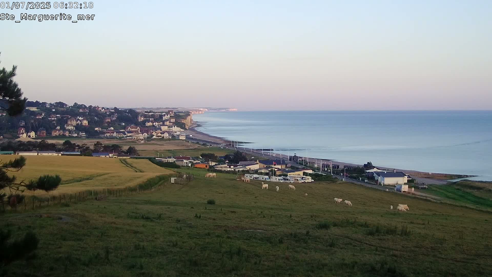 Sainte-Marguerite-sur-Mer City & Coast Skyline Live Cam - Dieppe, Seine-Maritime, Normandie, France 