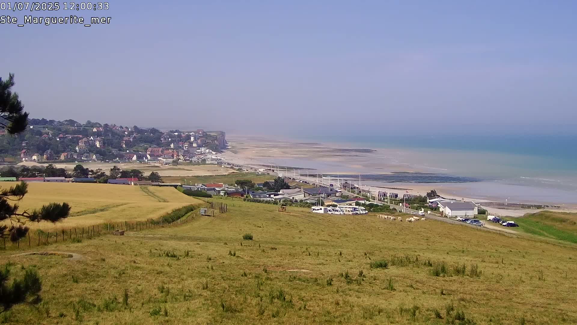 Sainte-Marguerite-sur-Mer City & Coast Skyline Live Cam - Dieppe, Seine-Maritime, Normandie, France 