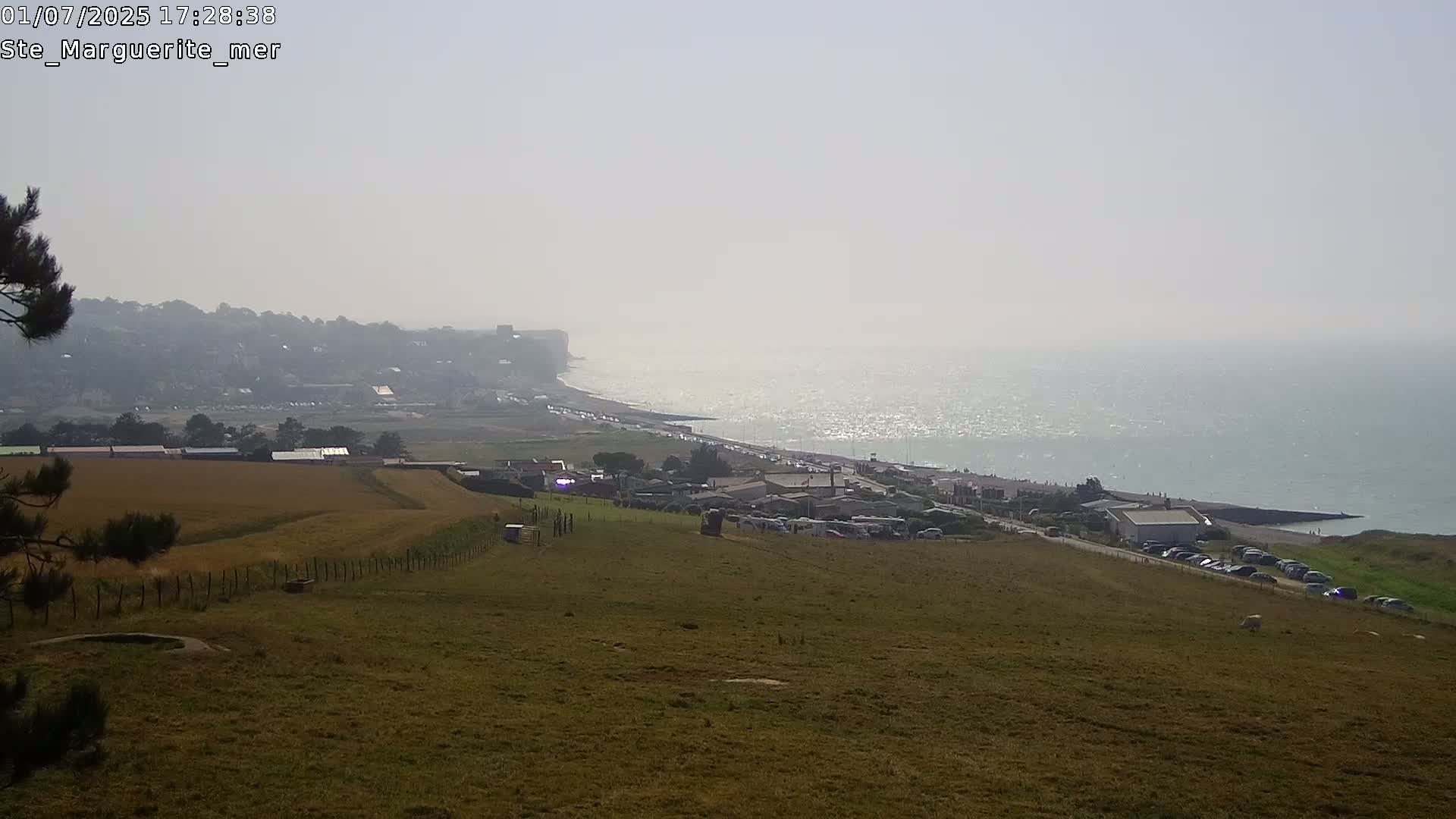 Sainte-Marguerite-sur-Mer City & Coast Skyline Live Cam - Dieppe, Seine-Maritime, Normandie, France 
