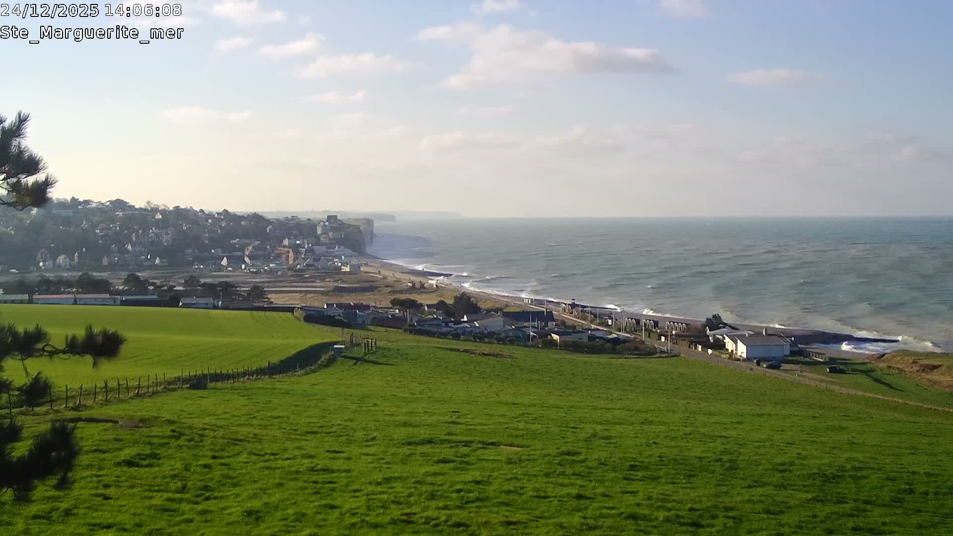 Sainte-Marguerite-sur-Mer City & Coast Skyline Live Cam - Dieppe, Seine-Maritime, Normandie, France 