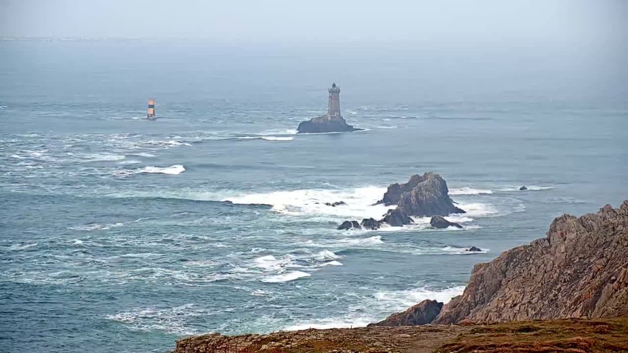 Pointe du Raz & Notre-Dame des Naufrages Statue Live Cam - Quimper, Finistère, Bretagne, France