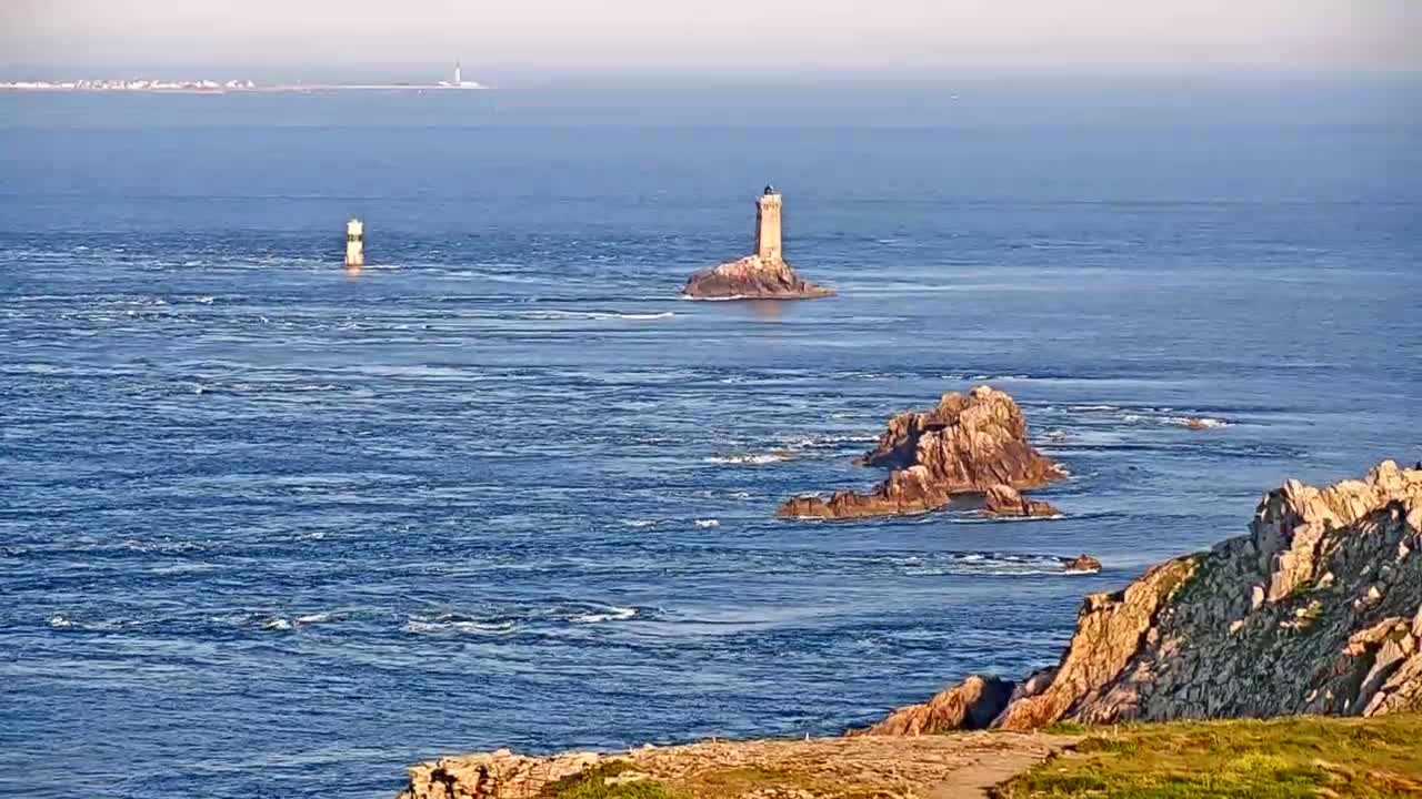 Pointe du Raz & Notre-Dame des Naufrages Statue Live Cam - Quimper, Finistère, Bretagne, France