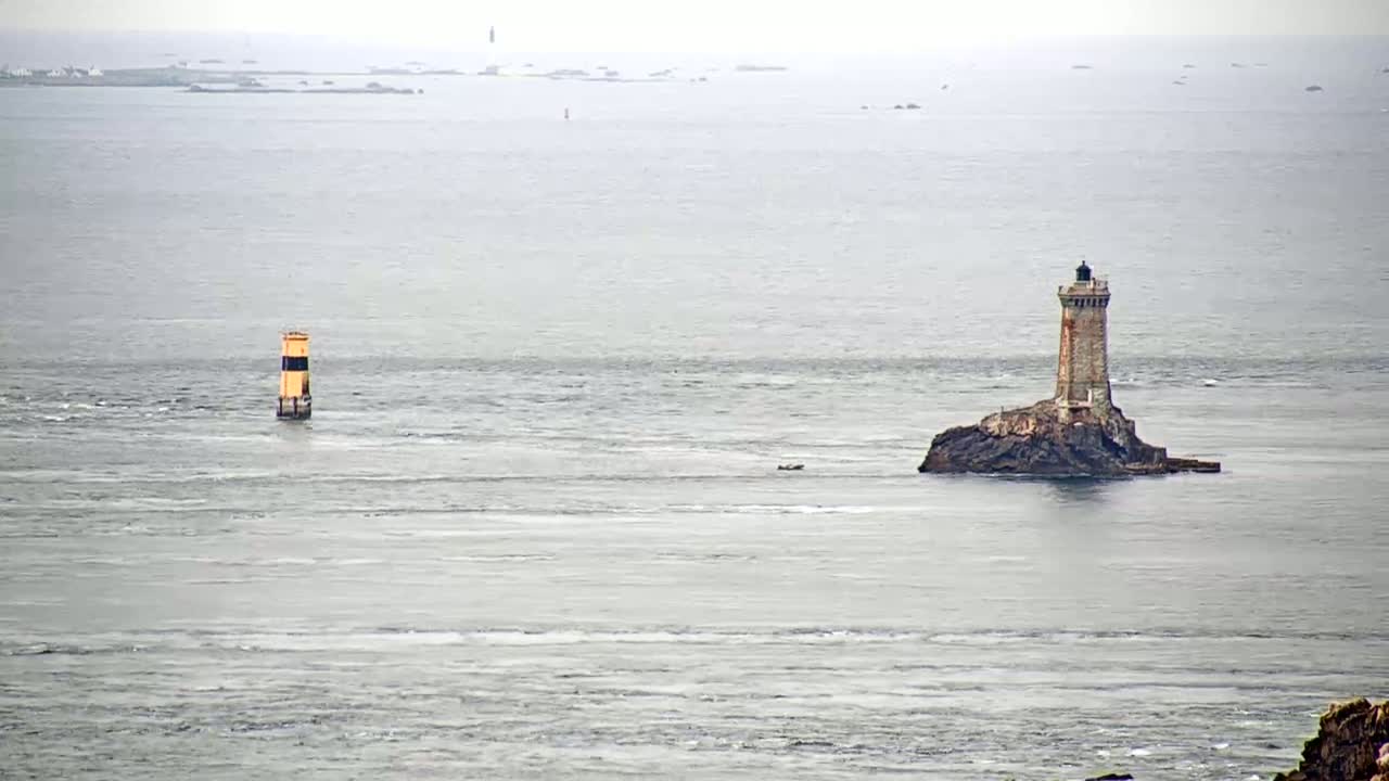 Pointe du Raz & Notre-Dame des Naufrages Statue Live Cam - Quimper, Finistère, Bretagne, France