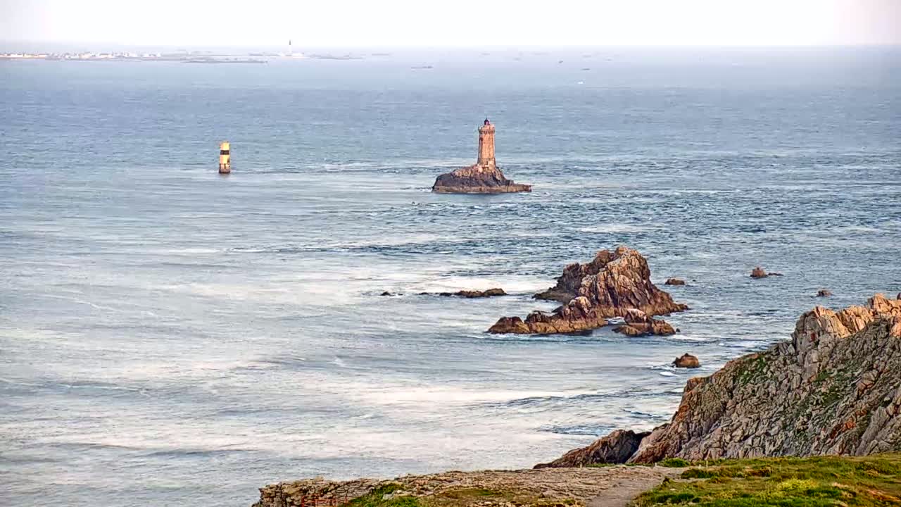 Pointe du Raz & Notre-Dame des Naufrages Statue Live Cam - Quimper, Finistère, Bretagne, France