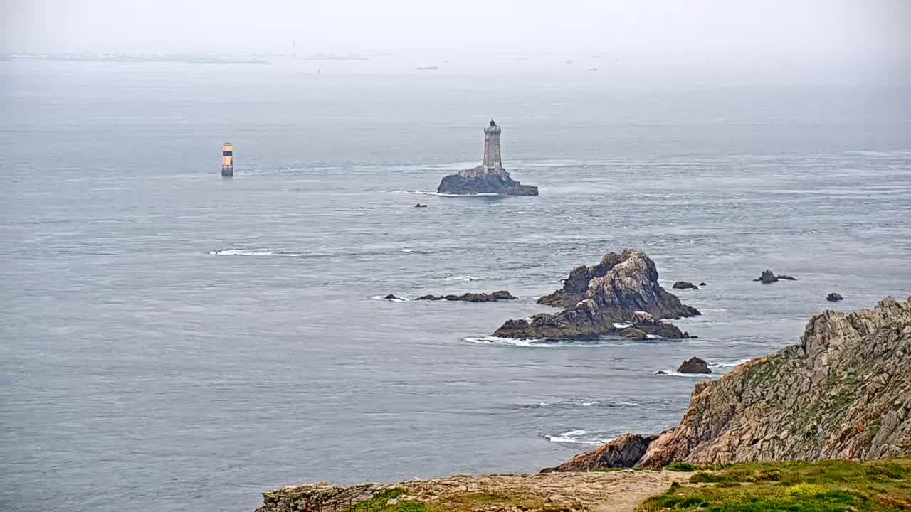 Pointe du Raz & Notre-Dame des Naufrages Statue Live Cam - Quimper, Finistère, Bretagne, France