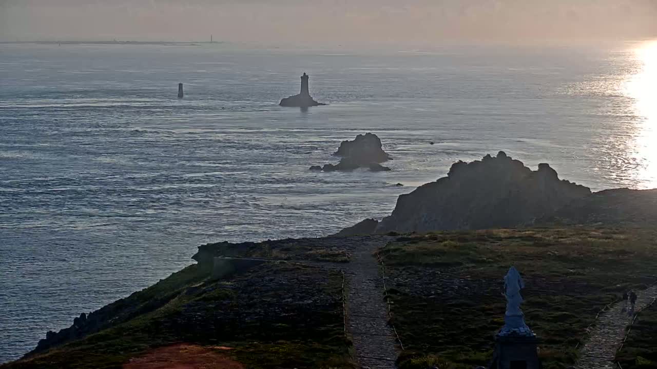 Pointe du Raz & Notre-Dame des Naufrages Statue Live Cam - Quimper, Finistère, Bretagne, France