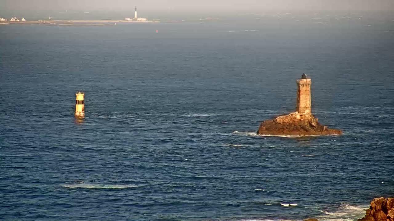 Pointe du Raz & Notre-Dame des Naufrages Statue Live Cam - Quimper, Finistère, Bretagne, France
