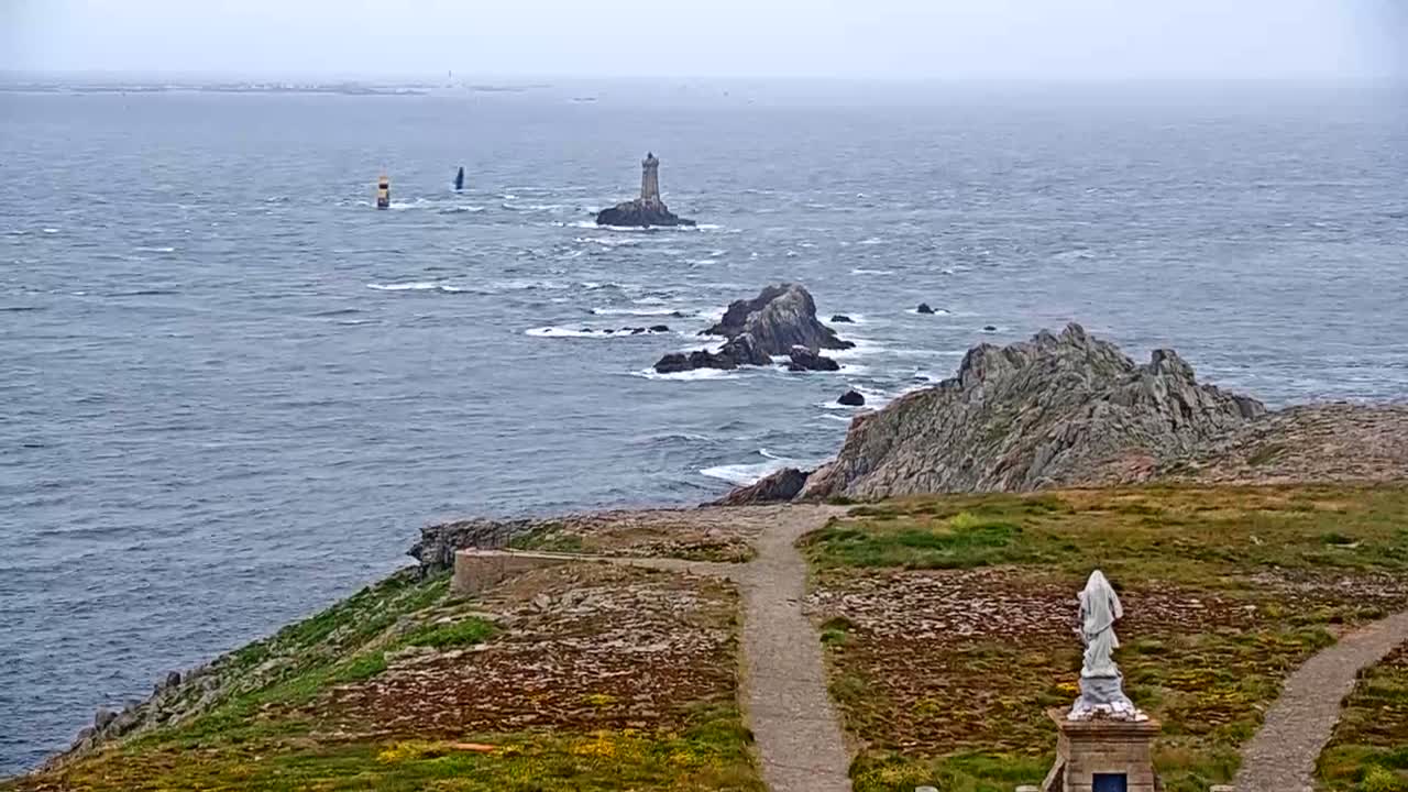 Pointe du Raz & Notre-Dame des Naufrages Statue Live Cam - Quimper, Finistère, Bretagne, France