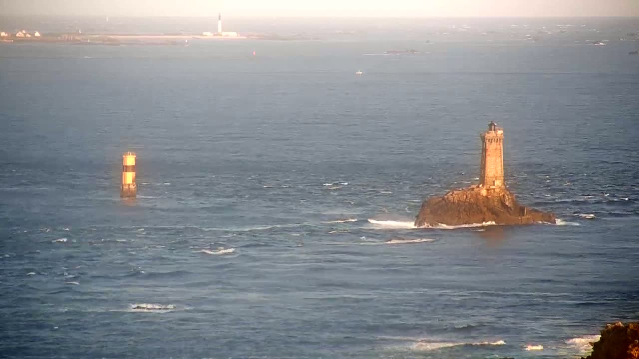 Pointe du Raz & Notre-Dame des Naufrages Statue Live Cam - Quimper, Finistère, Bretagne, France