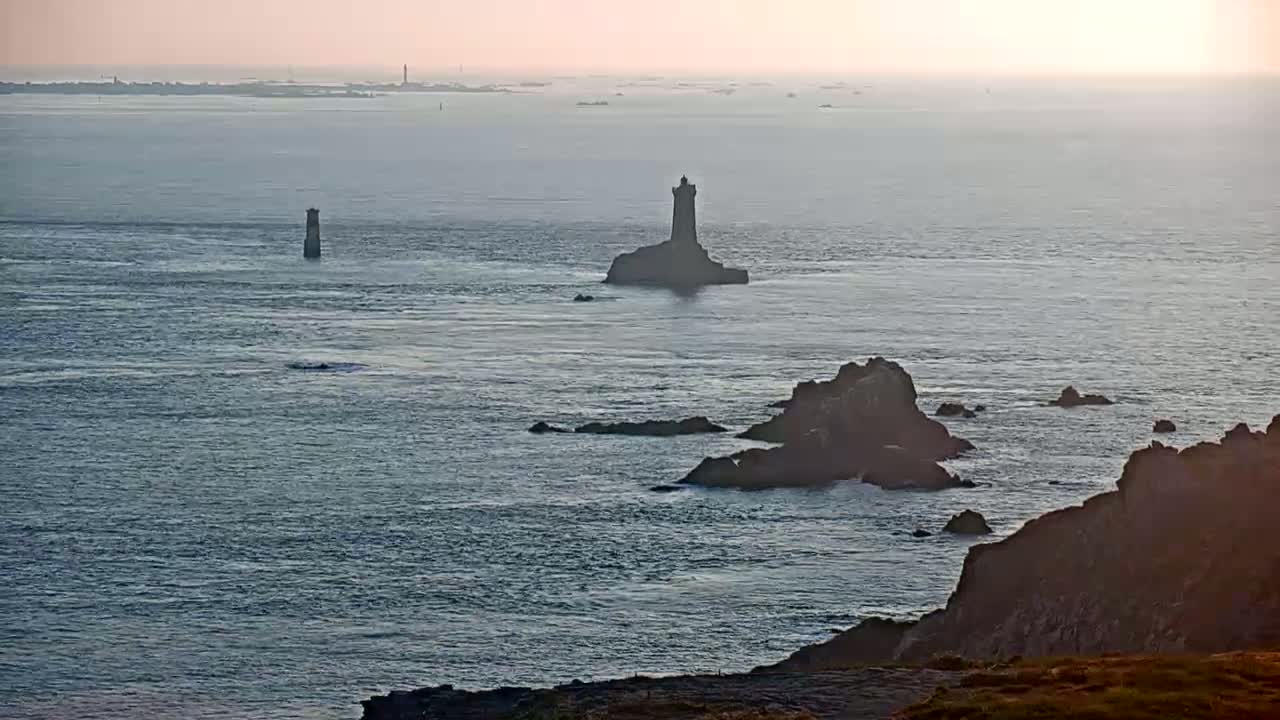 Pointe du Raz & Notre-Dame des Naufrages Statue Live Cam - Quimper, Finistère, Bretagne, France