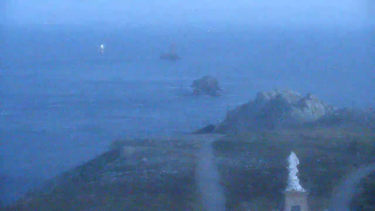 Pointe du Raz & Notre-Dame des Naufrages Statue Live Cam - Quimper, Finistère, Bretagne, France