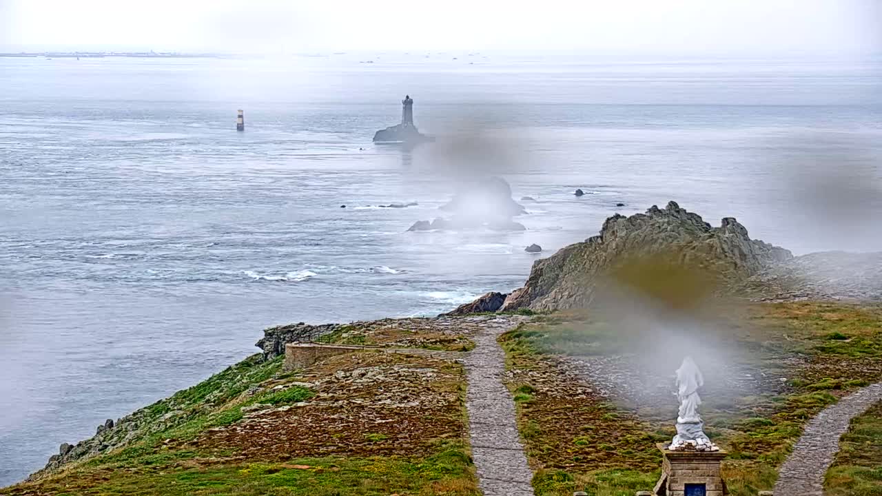 Pointe du Raz & Notre-Dame des Naufrages Statue Live Cam - Quimper, Finistère, Bretagne, France
