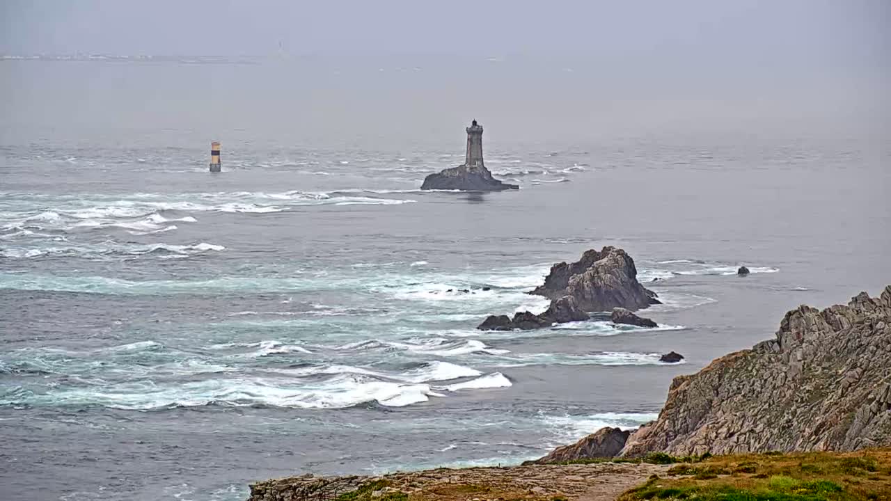 Pointe du Raz & Notre-Dame des Naufrages Statue Live Cam - Quimper, Finistère, Bretagne, France