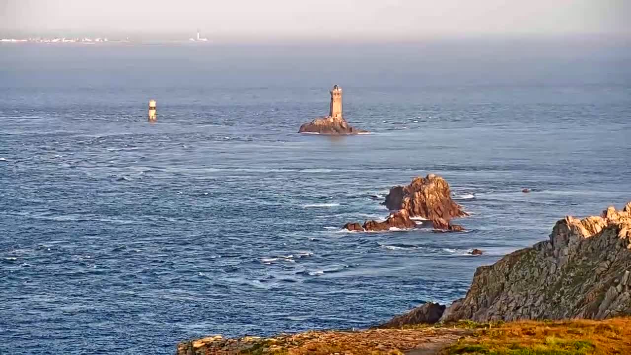 Pointe du Raz & Notre-Dame des Naufrages Statue Live Cam - Quimper, Finistère, Bretagne, France