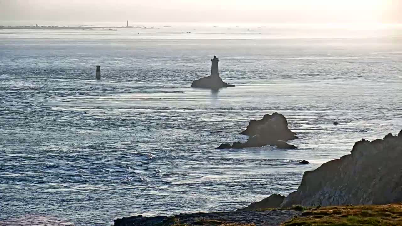 Pointe du Raz & Notre-Dame des Naufrages Statue Live Cam - Quimper, Finistère, Bretagne, France