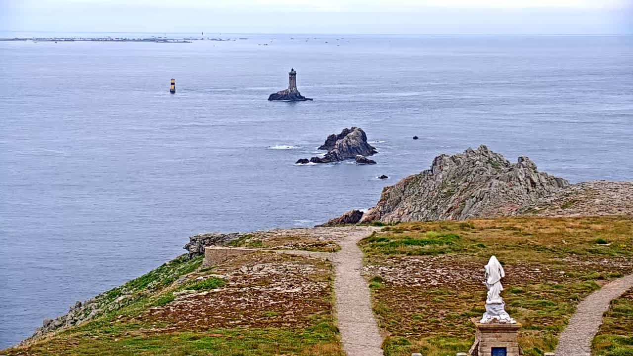 Pointe du Raz & Notre-Dame des Naufrages Statue Live Cam - Quimper, Finistère, Bretagne, France