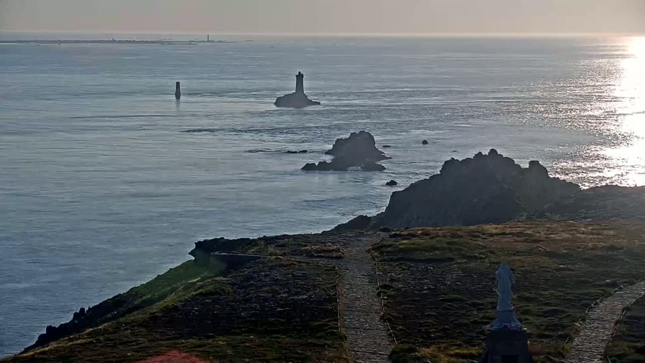 Pointe du Raz & Notre-Dame des Naufrages Statue Live Cam - Quimper, Finistère, Bretagne, France