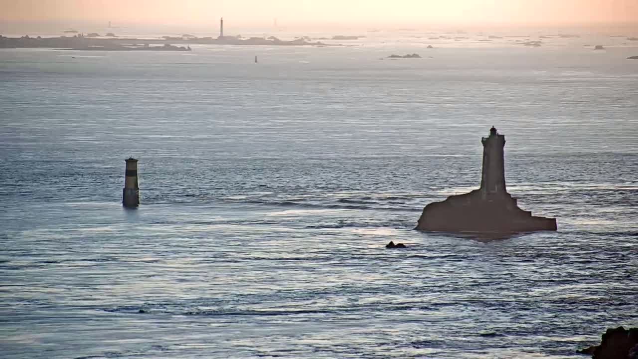 Pointe du Raz & Notre-Dame des Naufrages Statue Live Cam - Quimper, Finistère, Bretagne, France