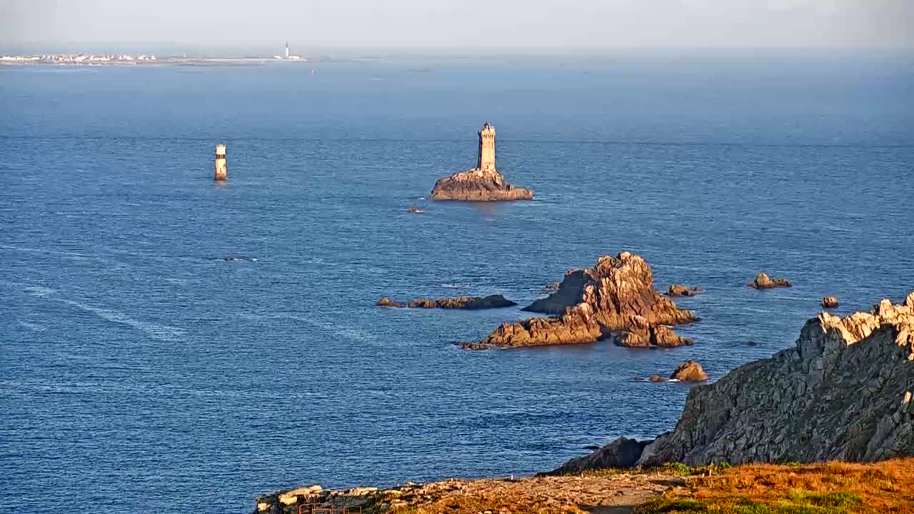Pointe du Raz & Notre-Dame des Naufrages Statue Live Cam - Quimper, Finistère, Bretagne, France