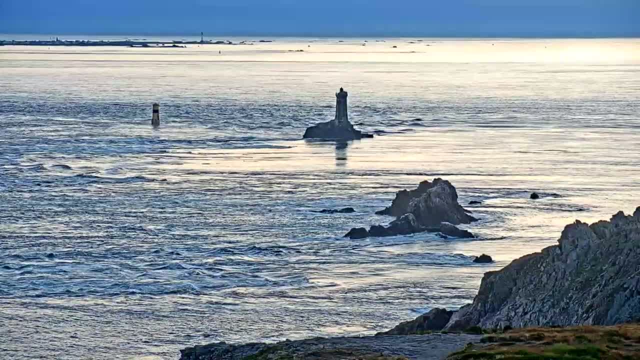 Pointe du Raz & Notre-Dame des Naufrages Statue Live Cam - Quimper, Finistère, Bretagne, France