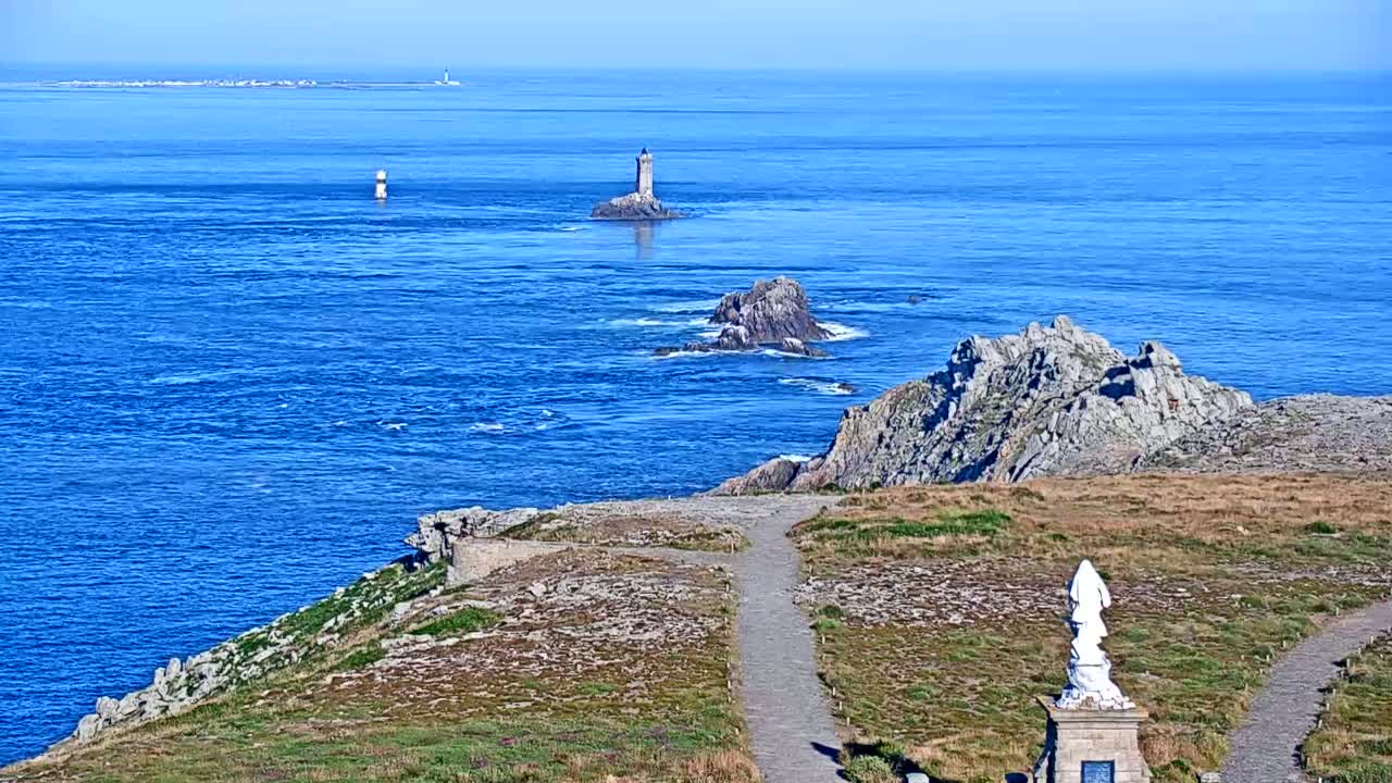 Pointe du Raz & Notre-Dame des Naufrages Statue Live Cam - Quimper, Finistère, Bretagne, France