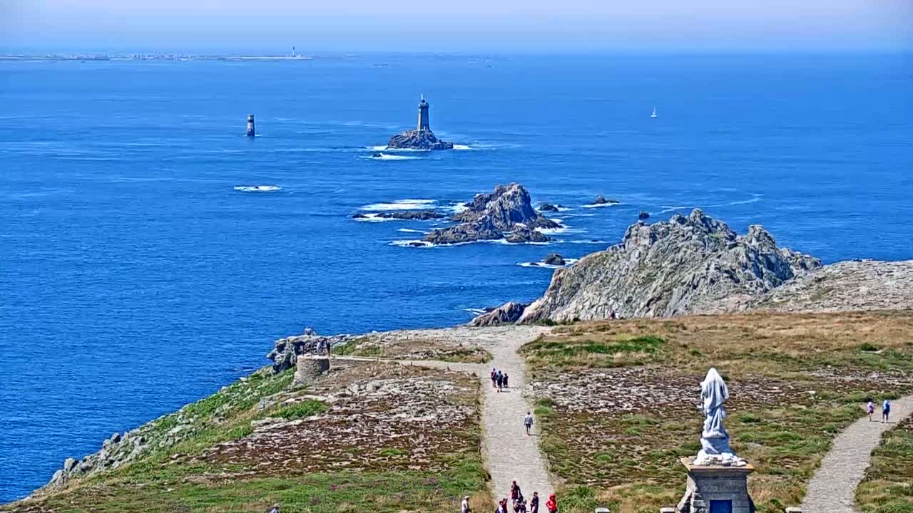 Pointe du Raz & Notre-Dame des Naufrages Statue Live Cam - Quimper, Finistère, Bretagne, France