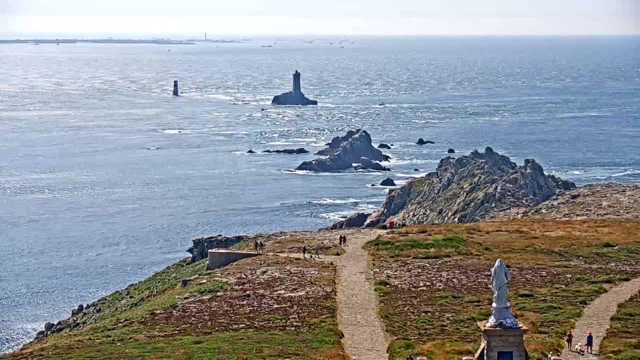 Pointe du Raz & Notre-Dame des Naufrages Statue Live Cam - Quimper, Finistère, Bretagne, France