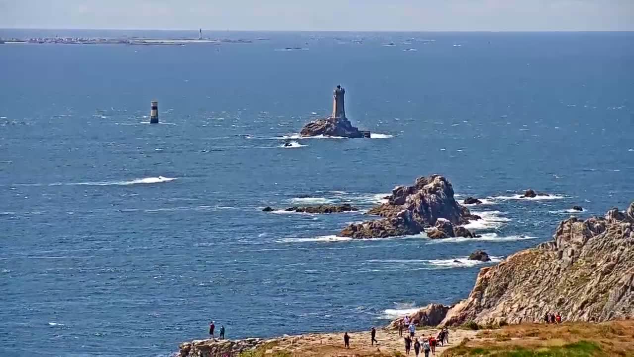Pointe du Raz & Notre-Dame des Naufrages Statue Live Cam - Quimper, Finistère, Bretagne, France