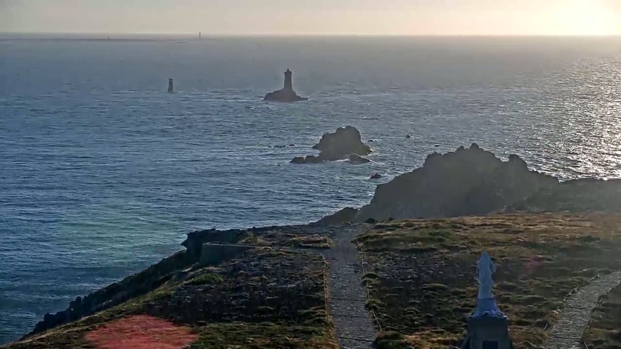 Pointe du Raz & Notre-Dame des Naufrages Statue Live Cam - Quimper, Finistère, Bretagne, France