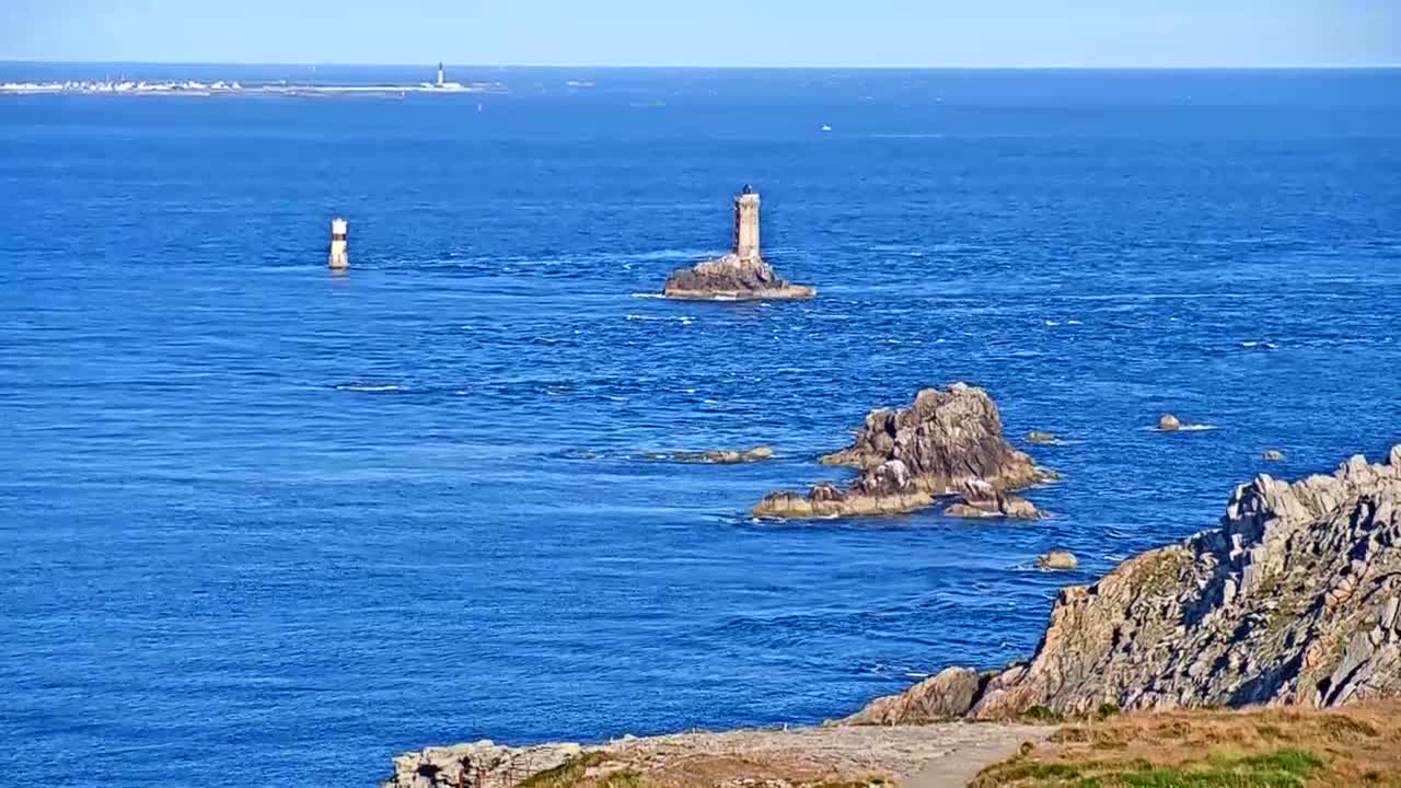 Pointe du Raz & Notre-Dame des Naufrages Statue Live Cam - Quimper, Finistère, Bretagne, France