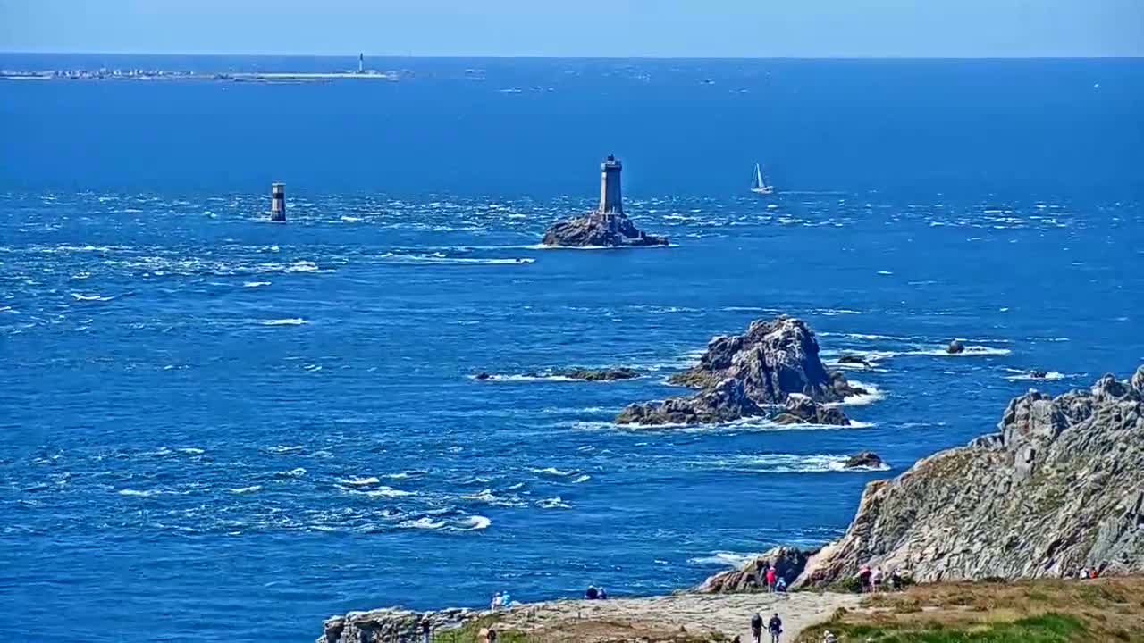 Pointe du Raz & Notre-Dame des Naufrages Statue Live Cam - Quimper, Finistère, Bretagne, France