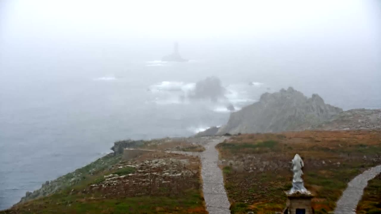 Pointe du Raz & Notre-Dame des Naufrages Statue Live Cam - Quimper, Finistère, Bretagne, France