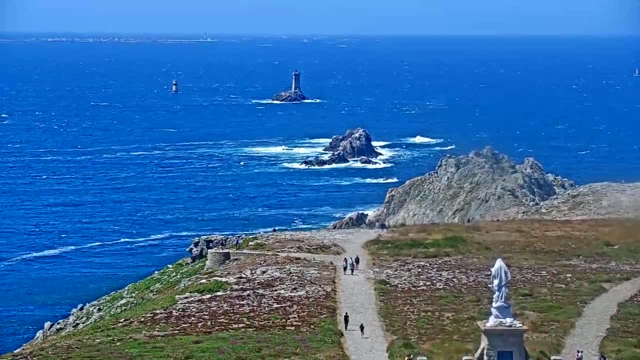 Pointe du Raz & Notre-Dame des Naufrages Statue Live Cam - Quimper, Finistère, Bretagne, France