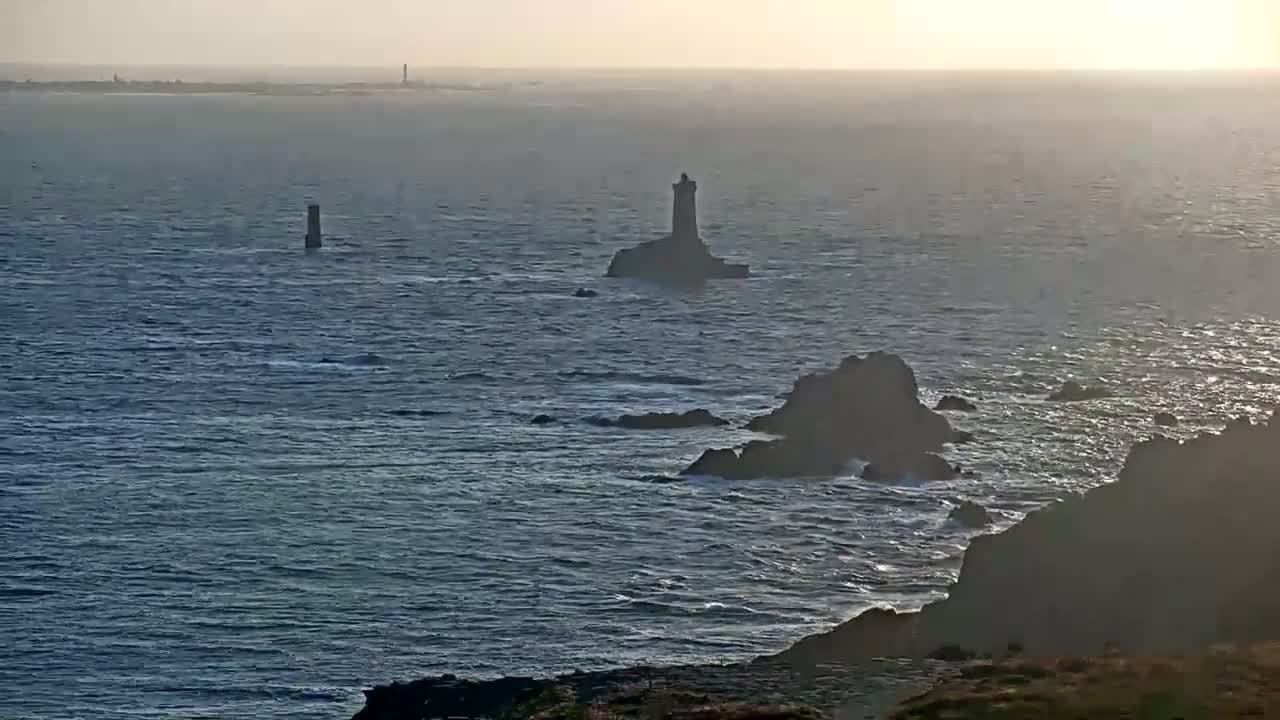 Pointe du Raz & Notre-Dame des Naufrages Statue Live Cam - Quimper, Finistère, Bretagne, France