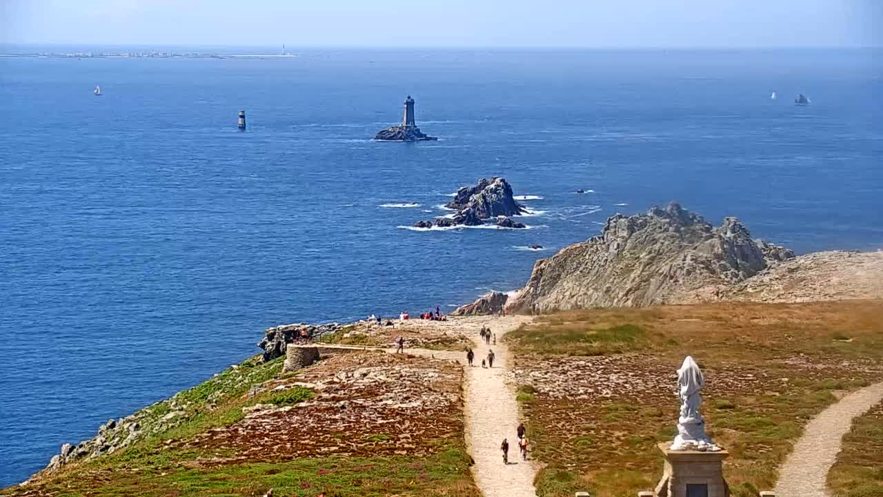 Pointe du Raz & Notre-Dame des Naufrages Statue Live Cam - Quimper, Finistère, Bretagne, France
