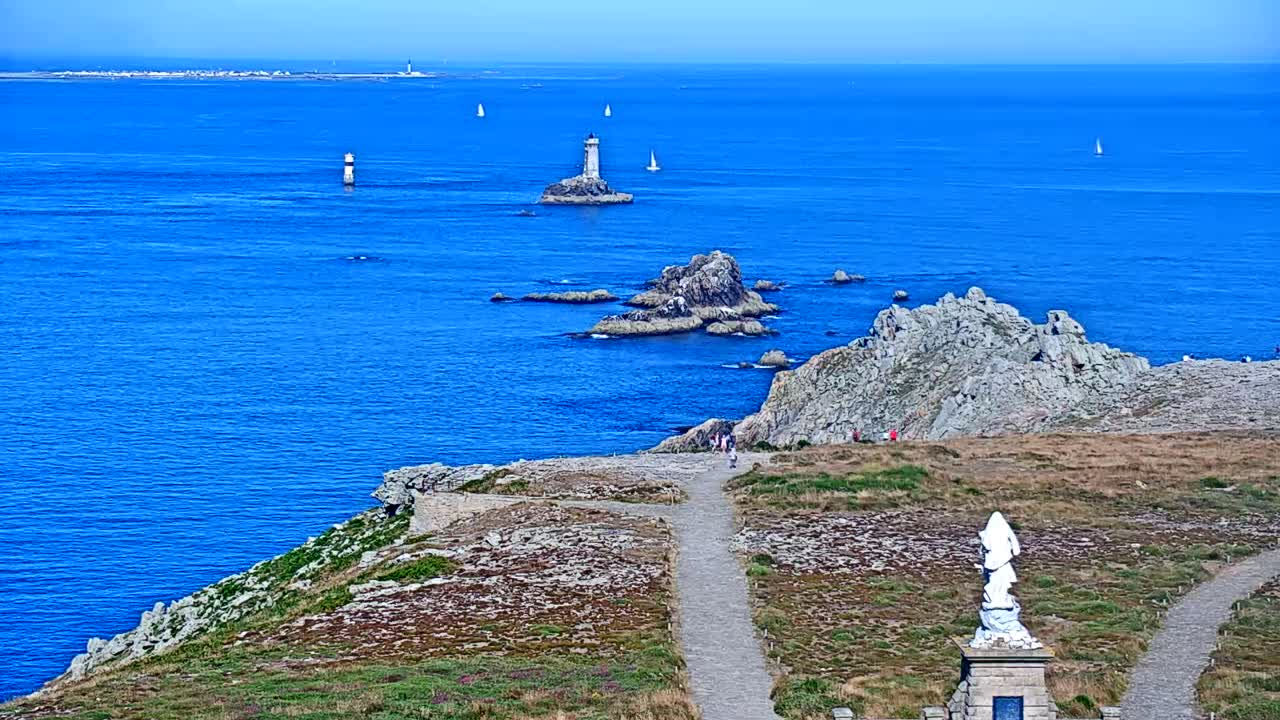 Pointe du Raz & Notre-Dame des Naufrages Statue Live Cam - Quimper, Finistère, Bretagne, France