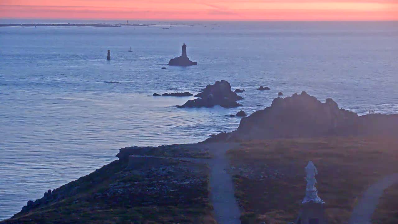 Pointe du Raz & Notre-Dame des Naufrages Statue Live Cam - Quimper, Finistère, Bretagne, France