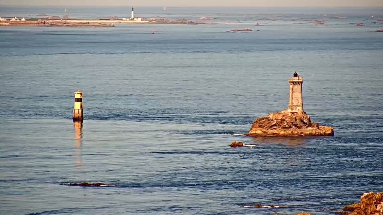 Pointe du Raz & Notre-Dame des Naufrages Statue Live Cam - Quimper, Finistère, Bretagne, France