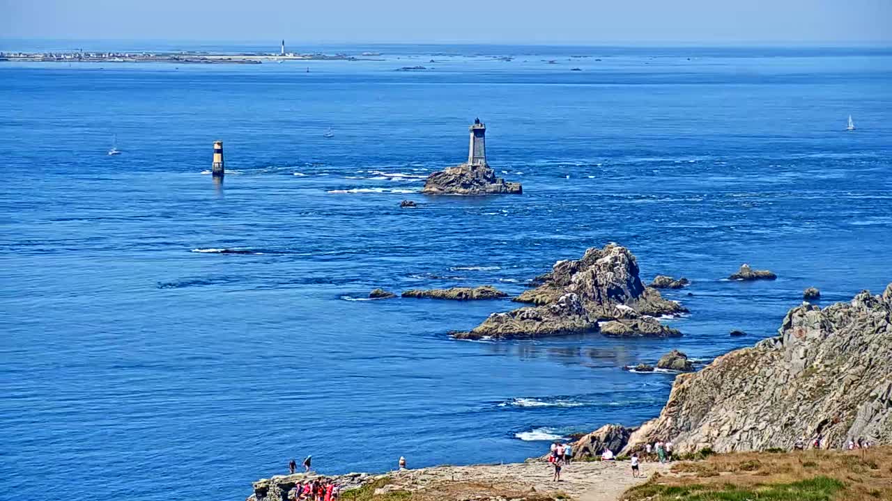 Pointe du Raz & Notre-Dame des Naufrages Statue Live Cam - Quimper, Finistère, Bretagne, France