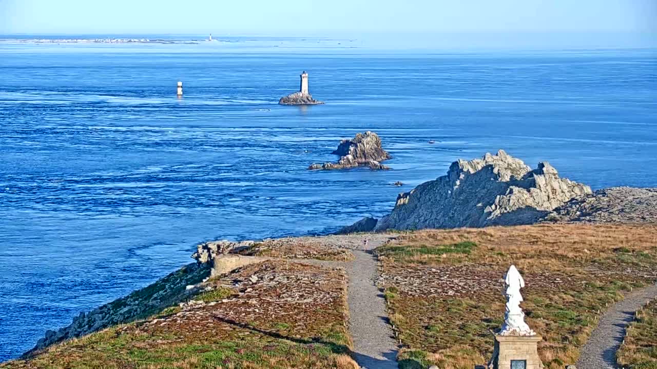 Pointe du Raz & Notre-Dame des Naufrages Statue Live Cam - Quimper, Finistère, Bretagne, France